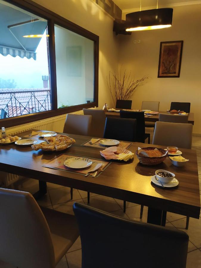 Smallhotel - Vevi Bagian luar foto