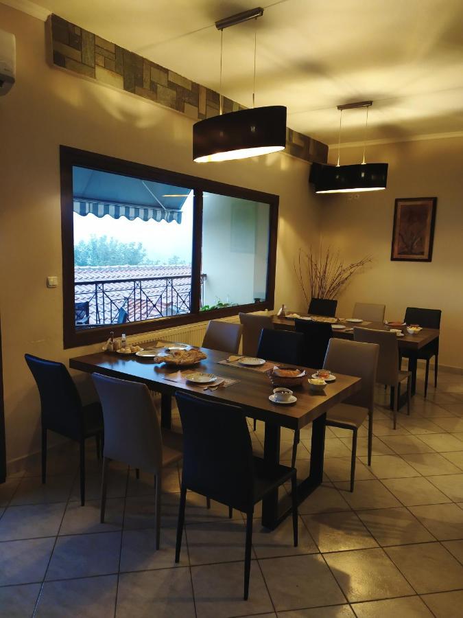 Smallhotel - Vevi Bagian luar foto