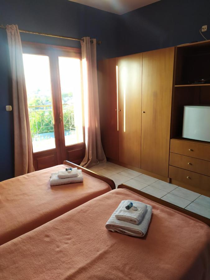 Smallhotel - Vevi Bagian luar foto