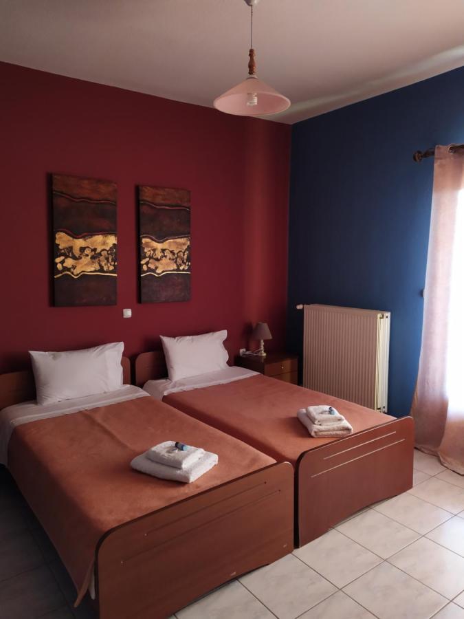 Smallhotel - Vevi Bagian luar foto