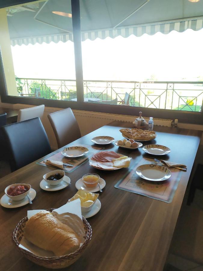 Smallhotel - Vevi Bagian luar foto