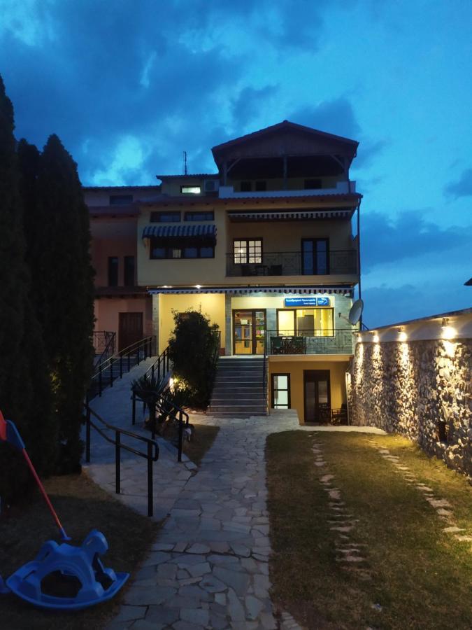 Smallhotel - Vevi Bagian luar foto