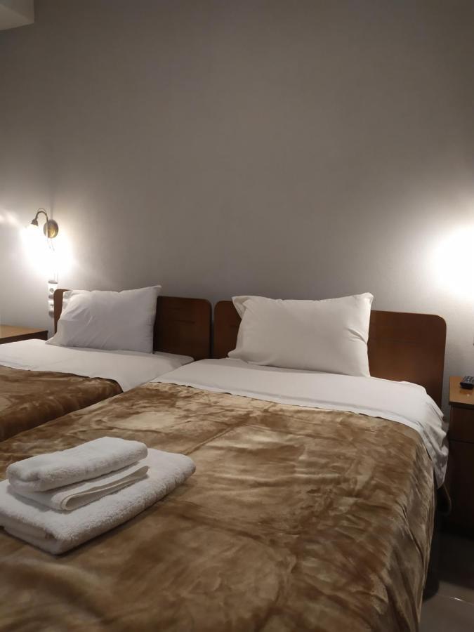 Smallhotel - Vevi Bagian luar foto