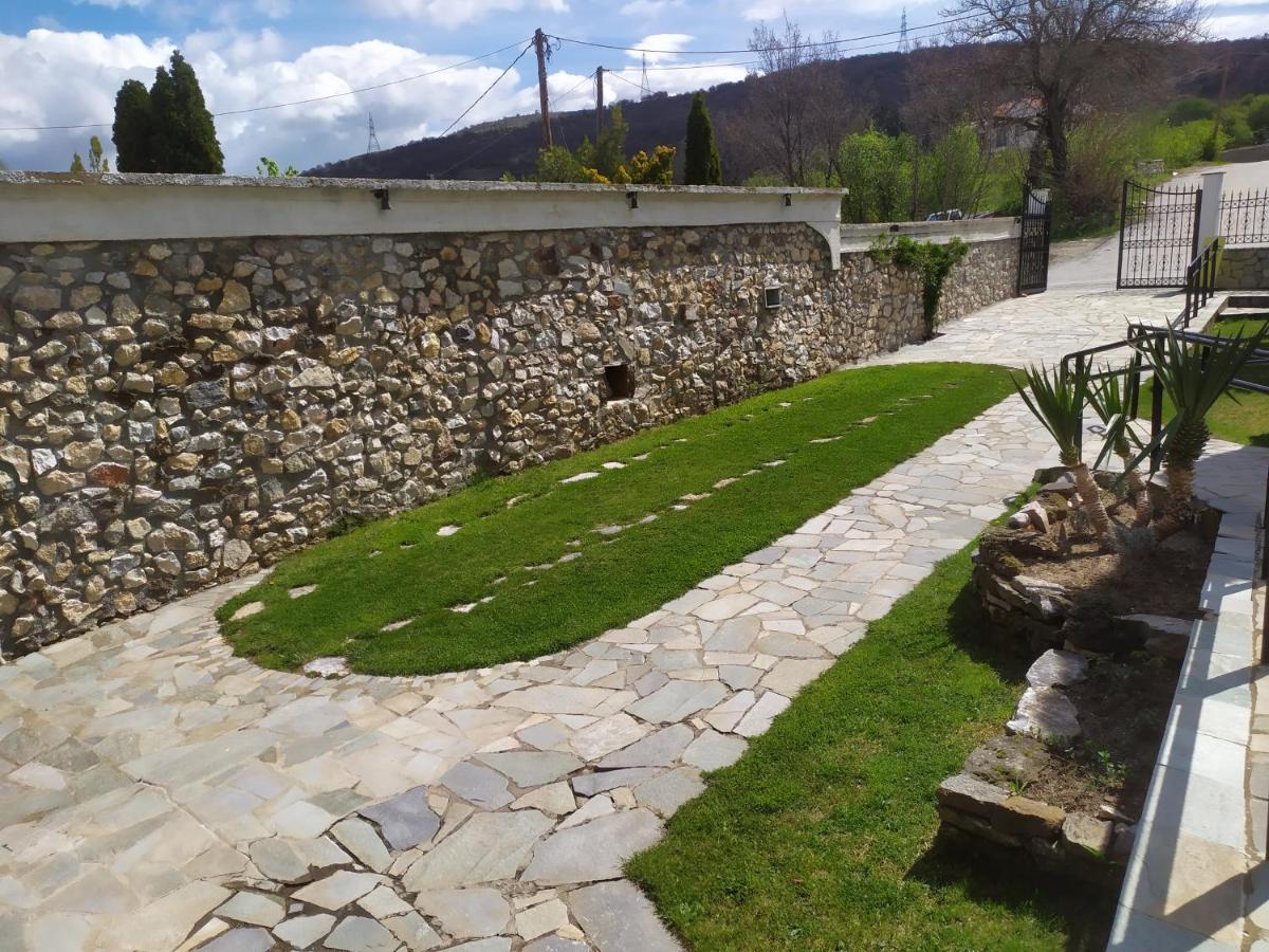 Smallhotel - Vevi Bagian luar foto