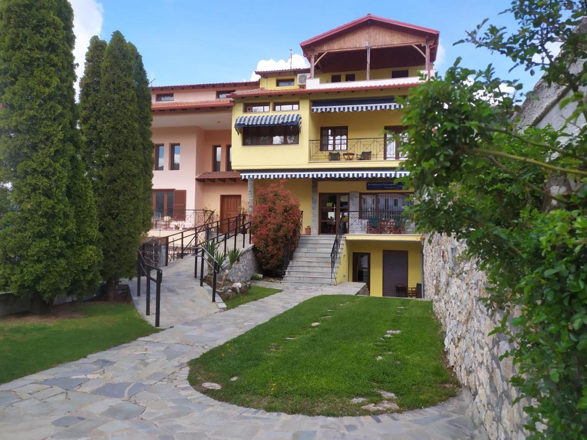 Smallhotel - Vevi Bagian luar foto