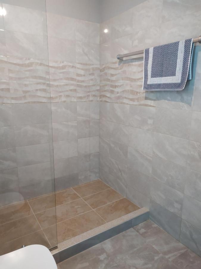 Smallhotel - Vevi Bagian luar foto