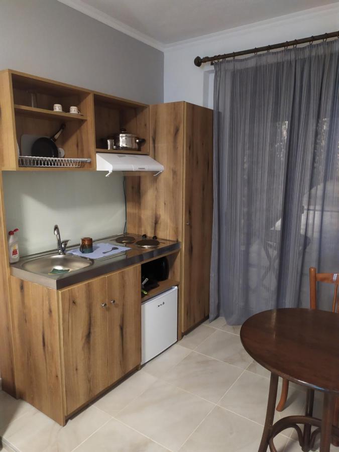 Smallhotel - Vevi Bagian luar foto