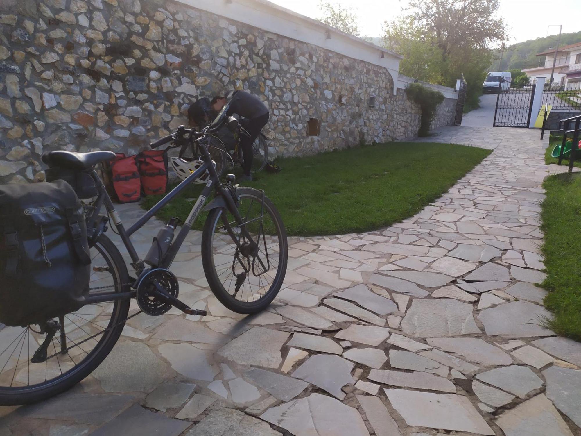 Smallhotel - Vevi Bagian luar foto