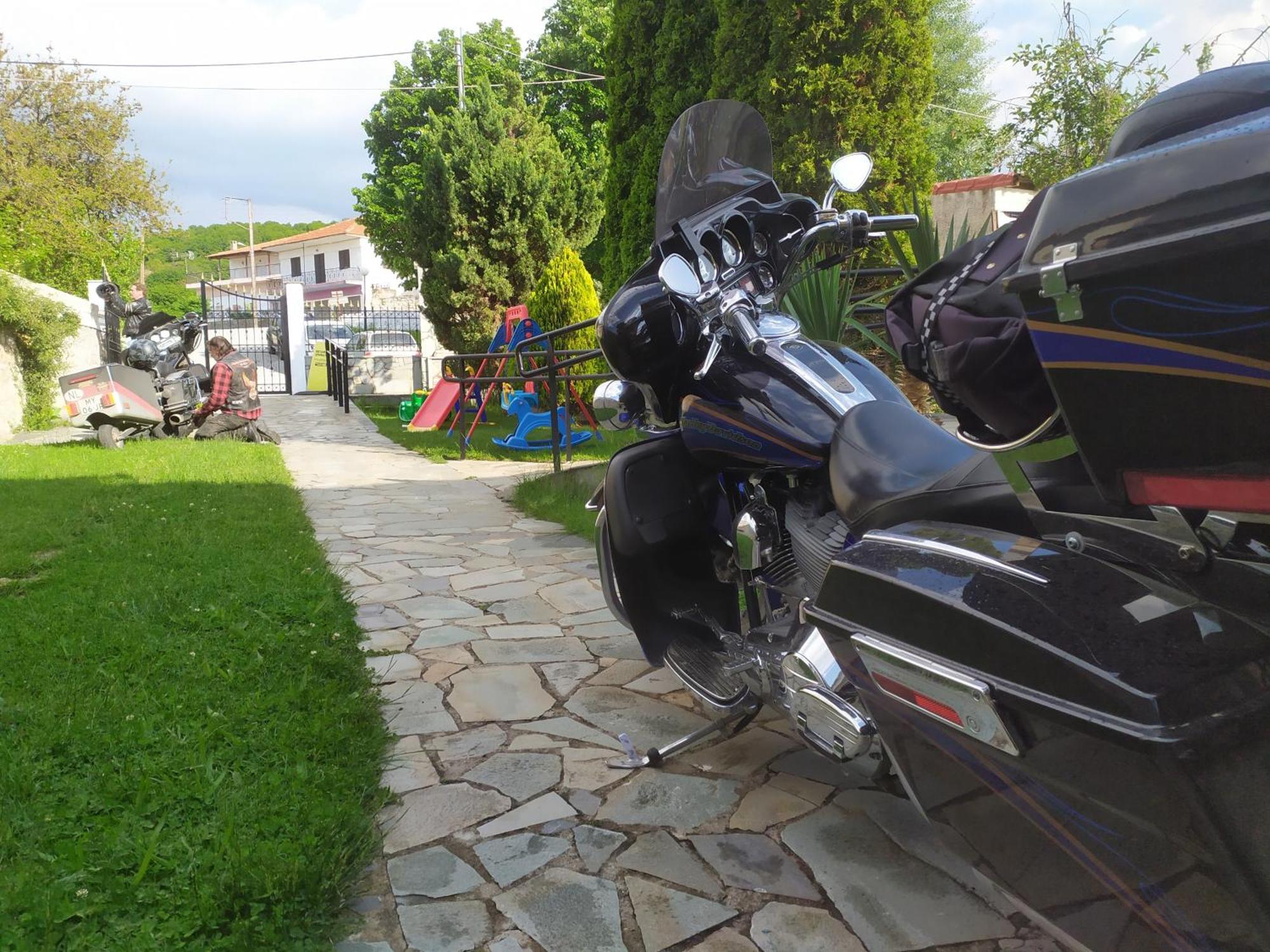 Smallhotel - Vevi Bagian luar foto