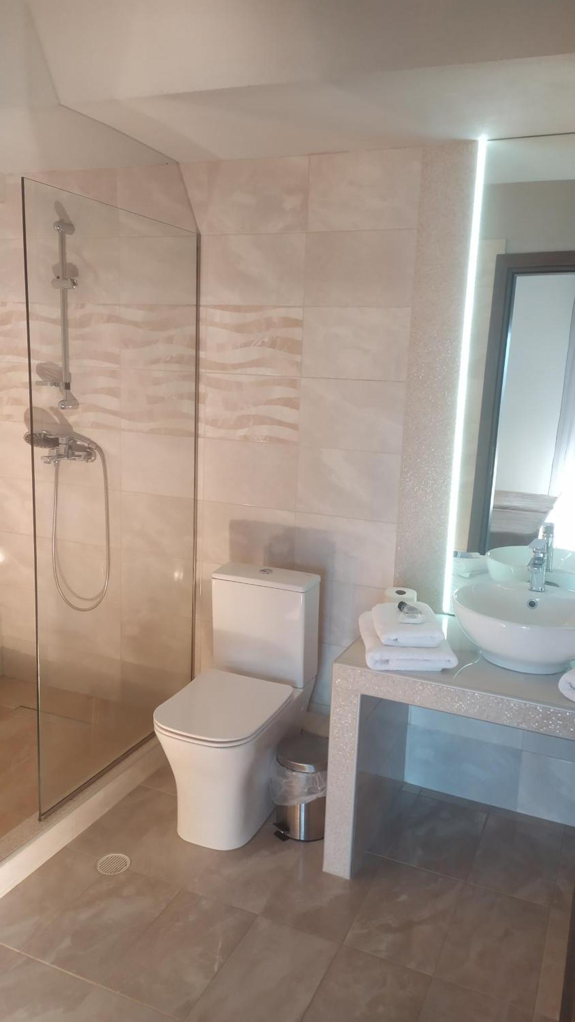 Smallhotel - Vevi Bagian luar foto