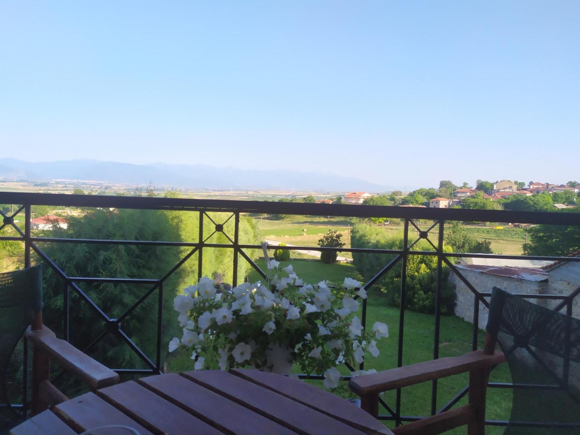 Smallhotel - Vevi Bagian luar foto