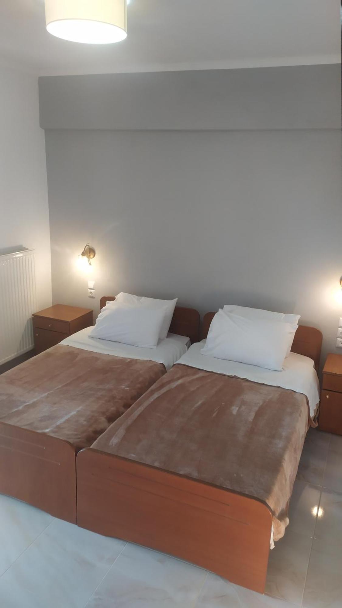 Smallhotel - Vevi Bagian luar foto