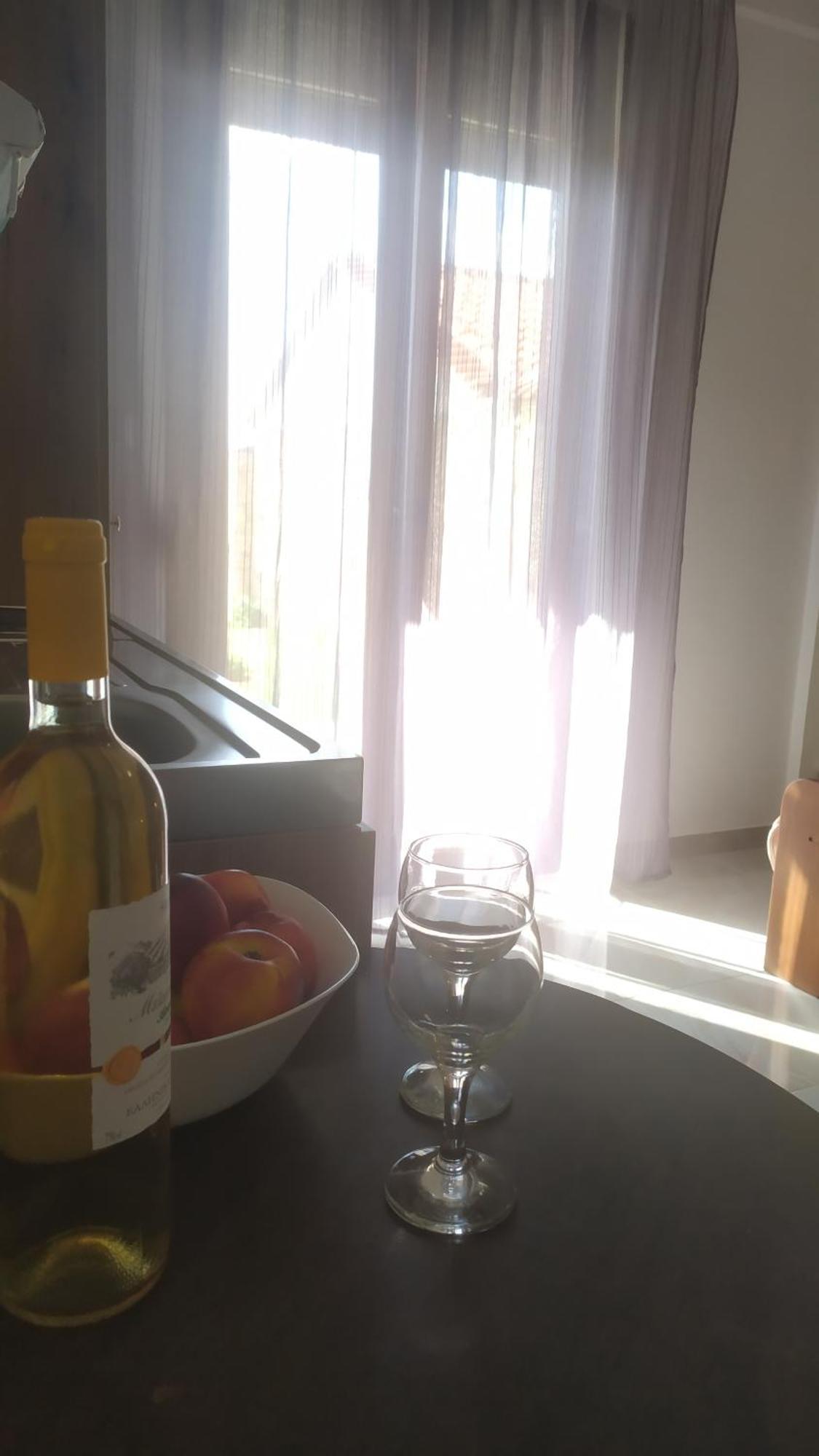 Smallhotel - Vevi Bagian luar foto