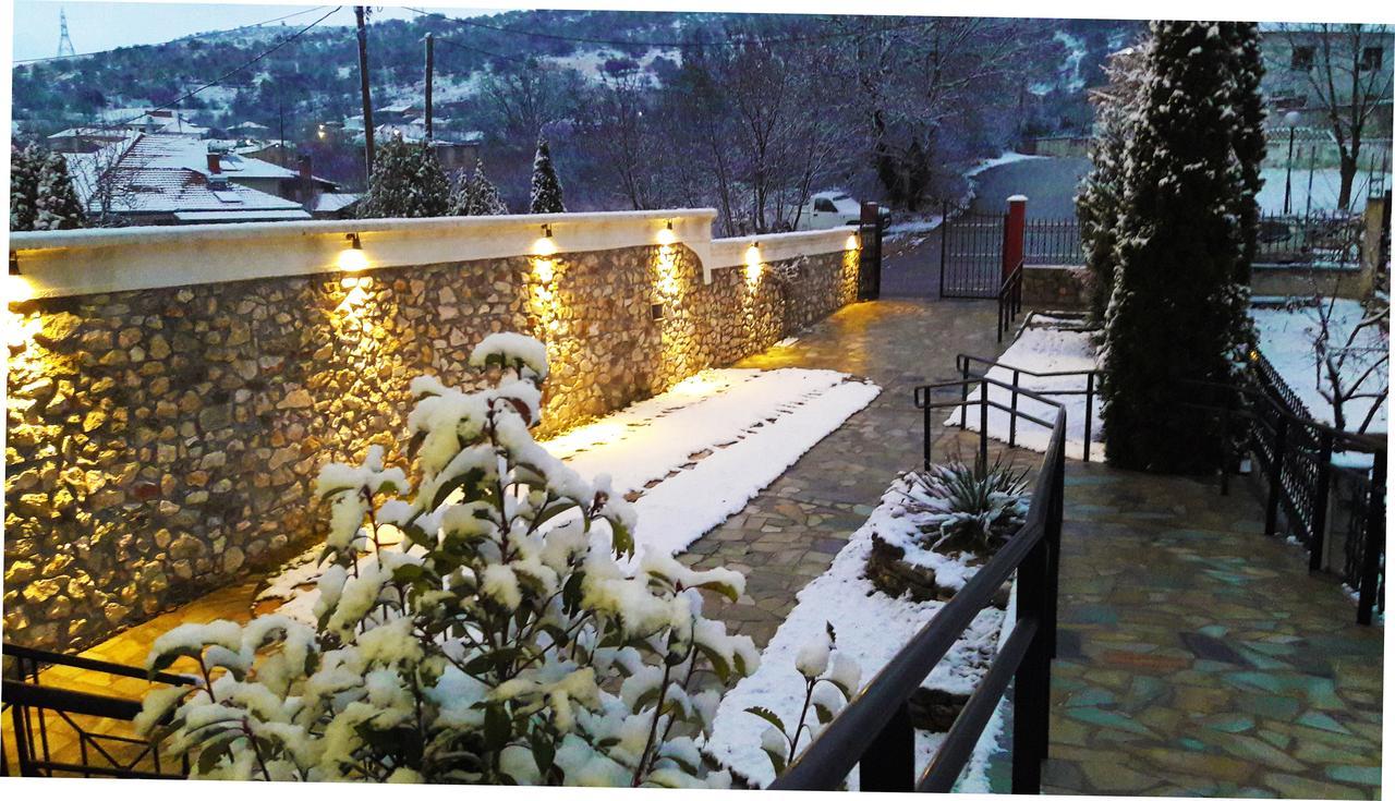 Smallhotel - Vevi Bagian luar foto