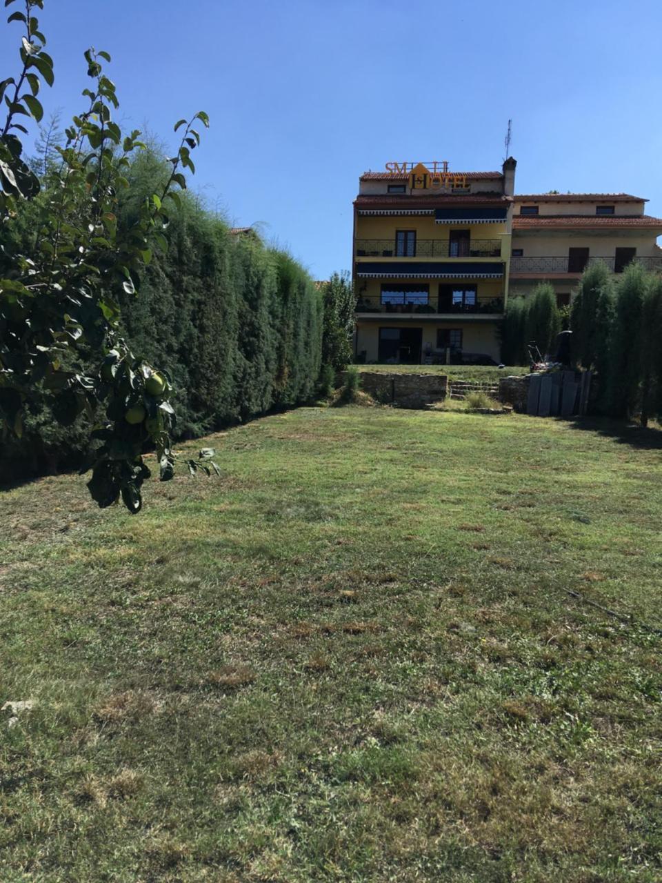Smallhotel - Vevi Bagian luar foto